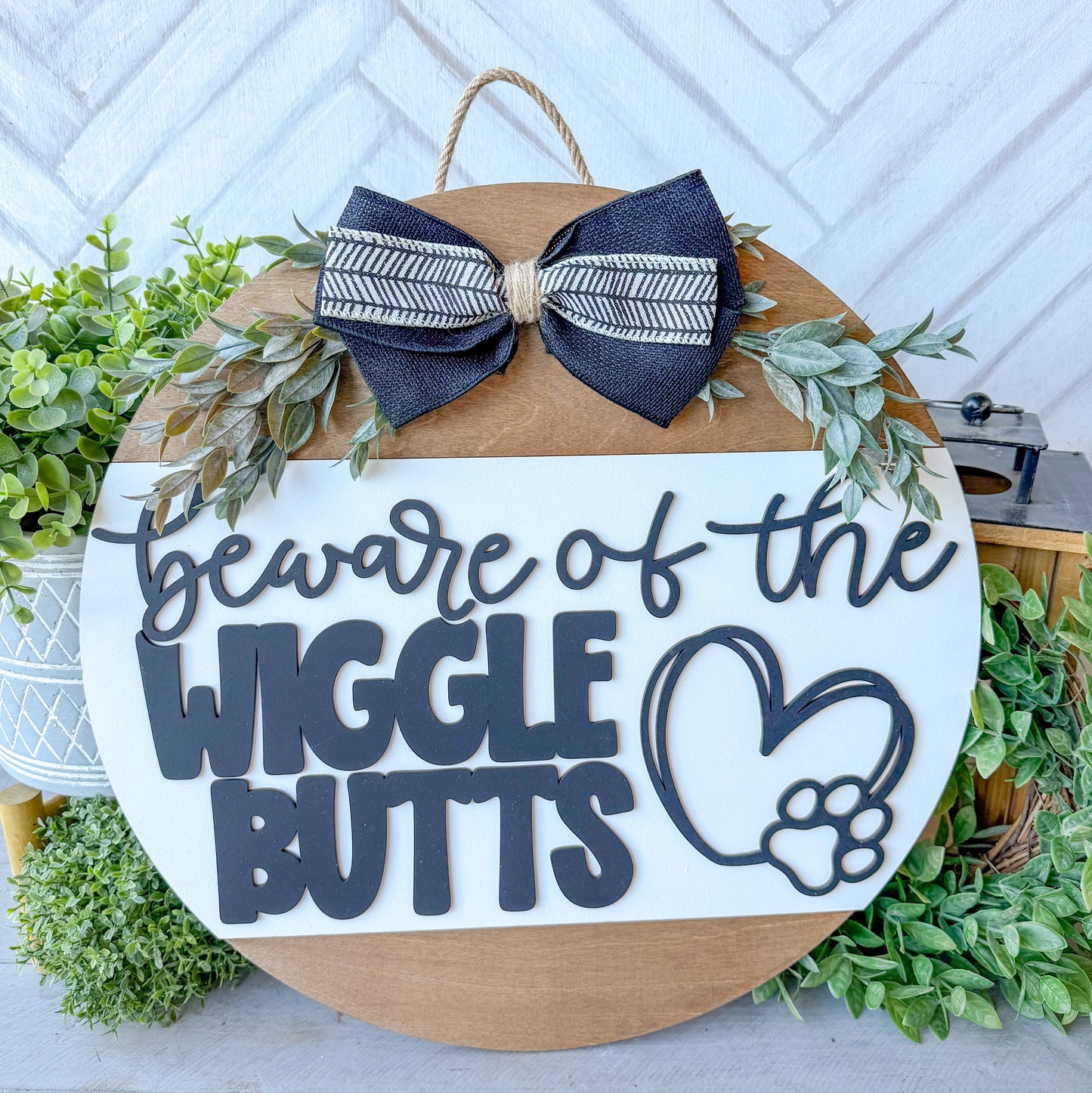 beware of the wiggle butts 18 inch dog door round