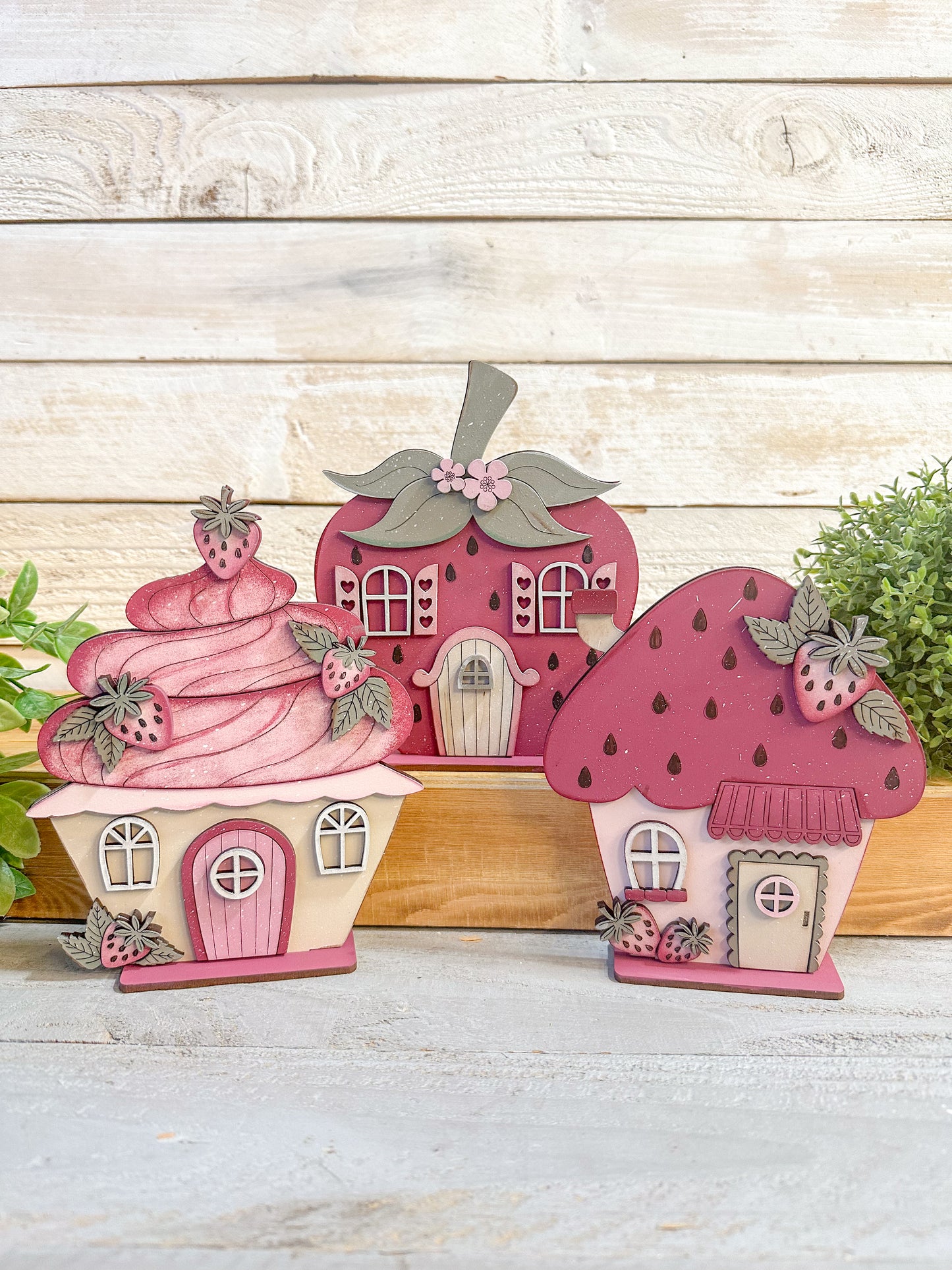 Strawberry Standing Houses – Handcrafted 3D Summer Decor for Tiered Trays & Shelves