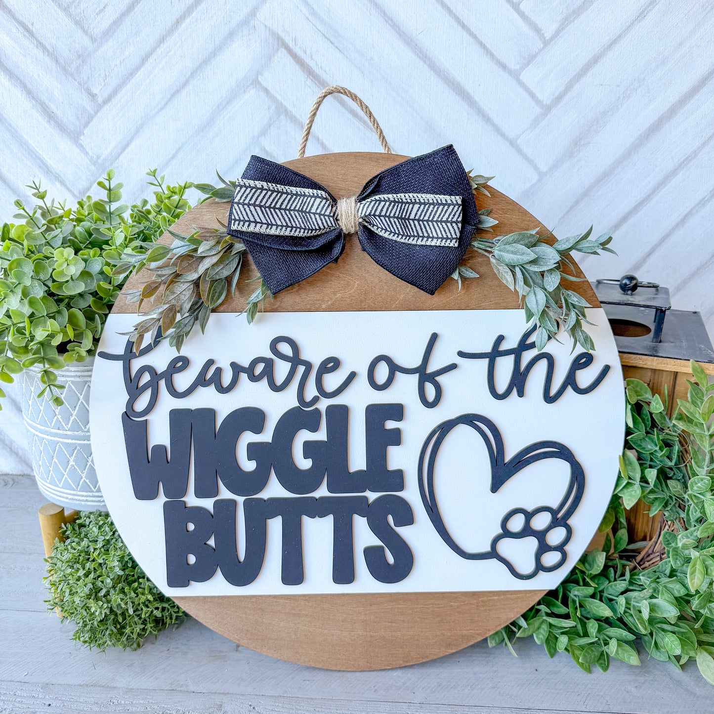 beware of the wiggle butts 18 inch dog door round