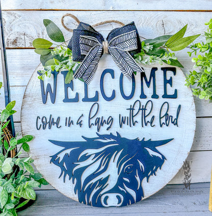 Highland Cow Welcome Sign – Rustic Farmhouse Door Hanger