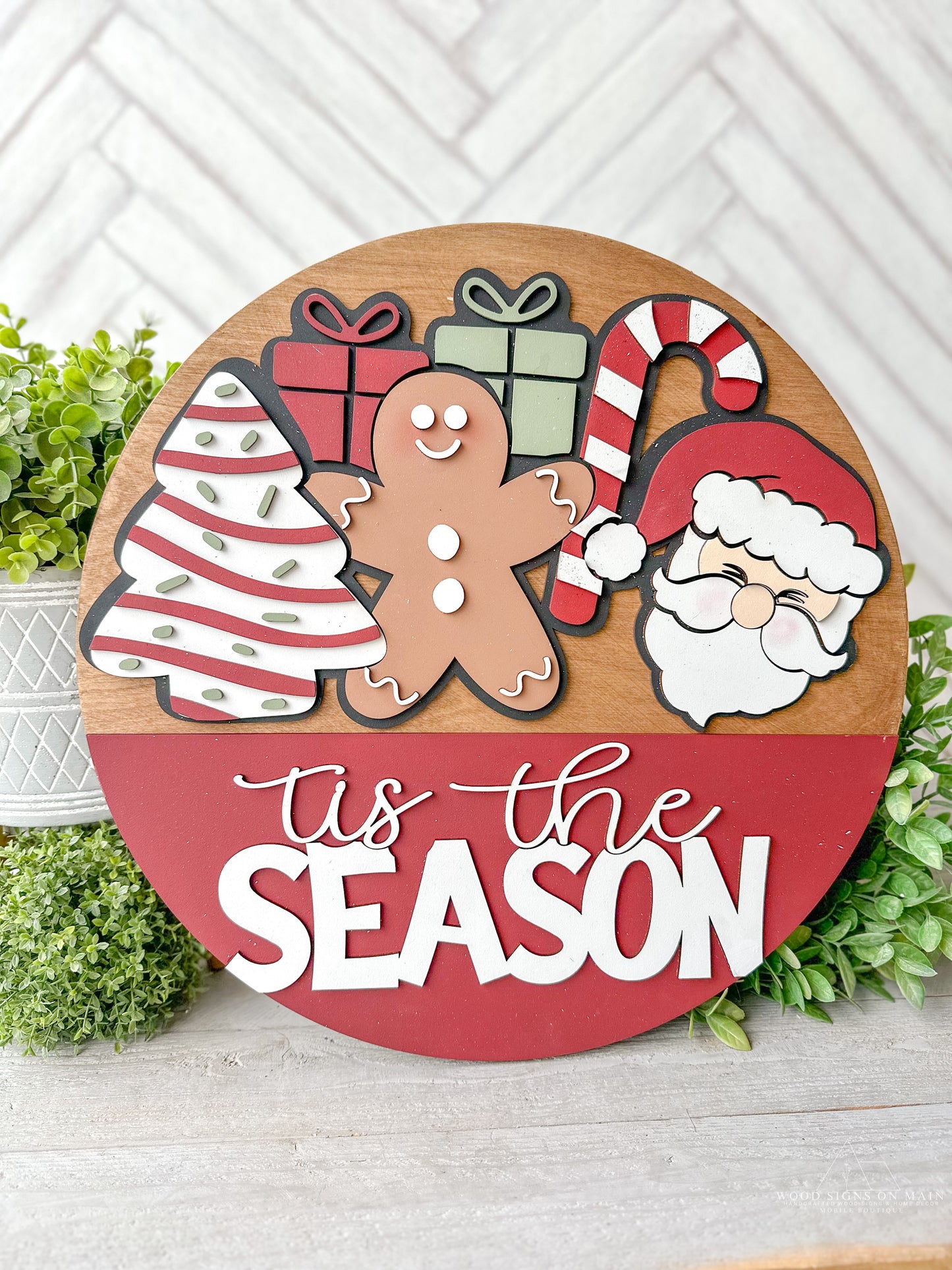 Tis the season Christmas wood door round