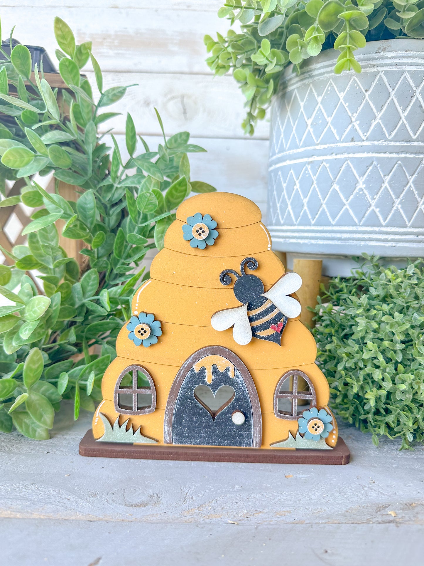 Bee hive standing house, with tea light holder