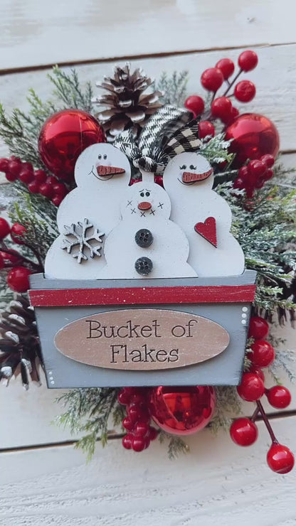 A bunch of flakes snowman friendship, Christmas ornament